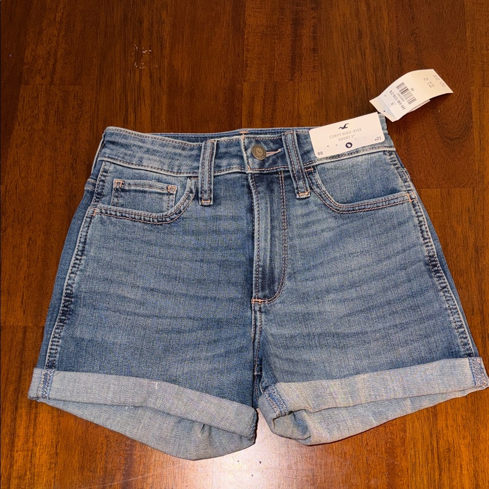 Hollister California Ladies NWT Curvy High-Rise Shorts 3 inch inseam Size 00